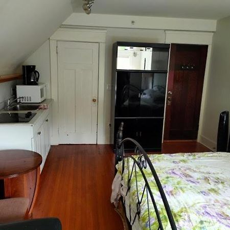 West Vancouver Guesthouse מראה חיצוני תמונה